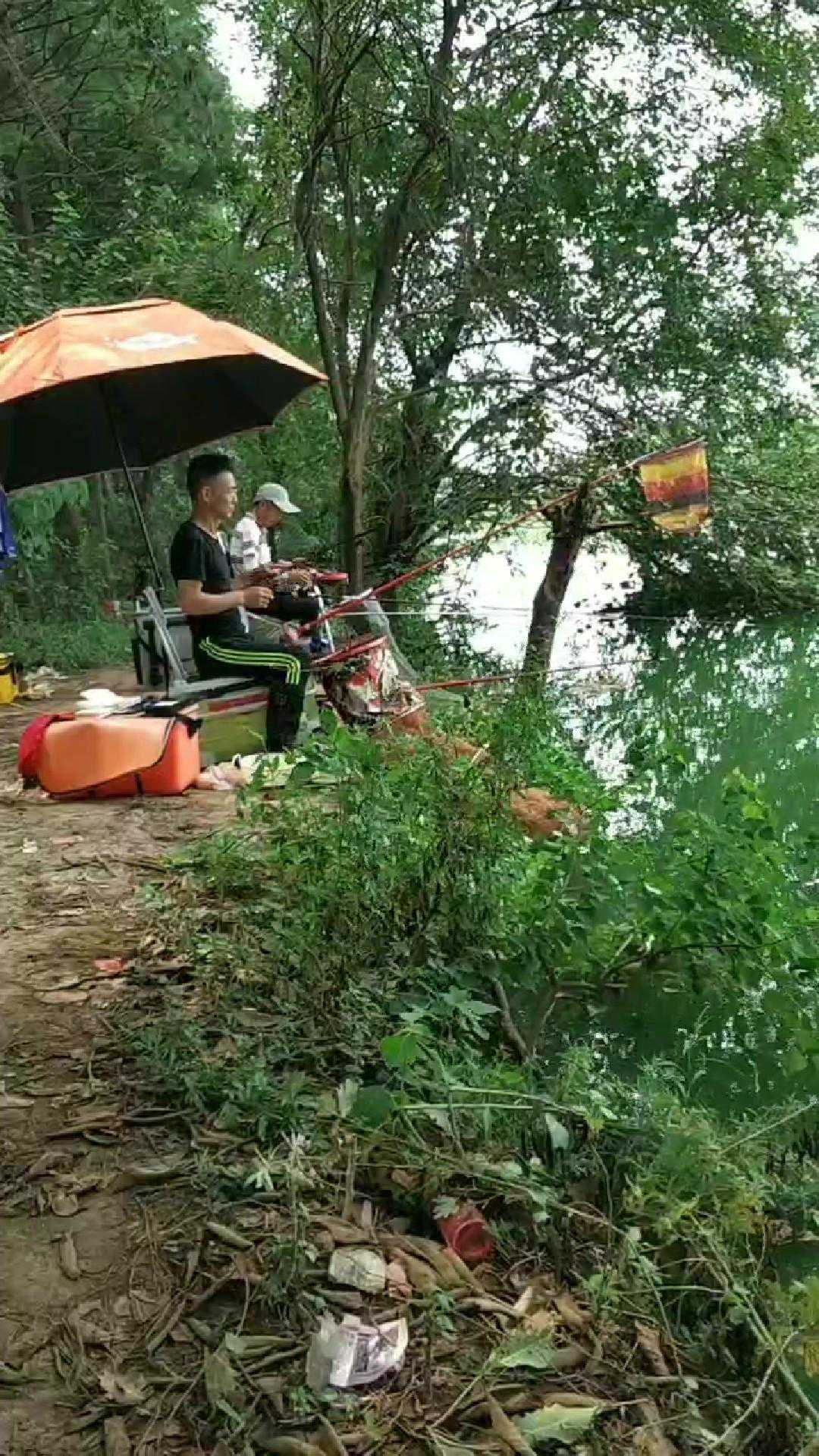 夏季作钓在艰苦，也抵挡不住钓鱼人的步伐