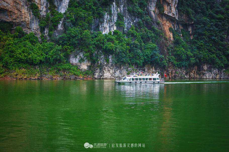 黔西南万峰湖：降龙民族的一方净土