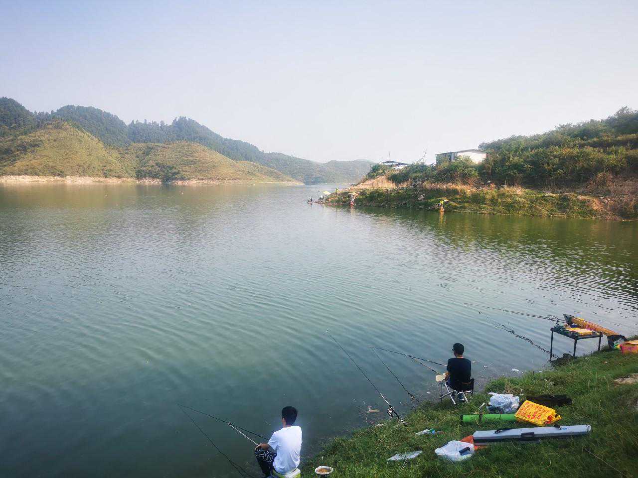 披星戴月袭乌江，风景如画战武昌，钓获放流