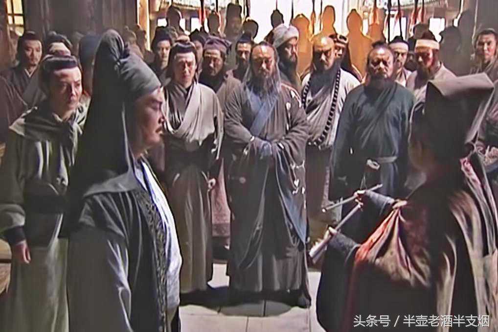 公孙胜看着石碣天书心里冷笑：你们偷驴让我拔橛子 当我是傻子？