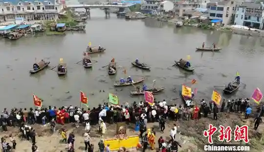 江苏里下河地区古镇沙沟上演古法捕钓十八帮