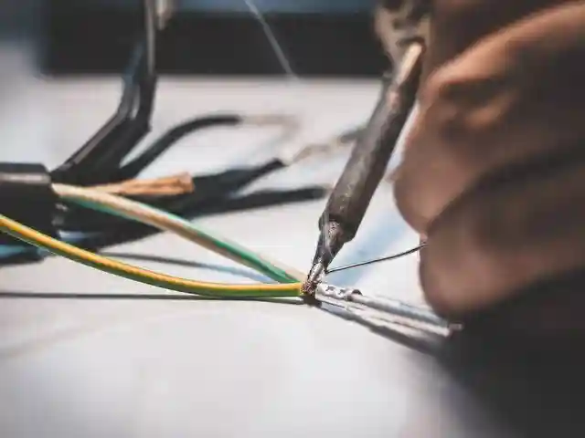 原来这才是正确的接线方法，不管是软线还是硬线，千万不要直接缠