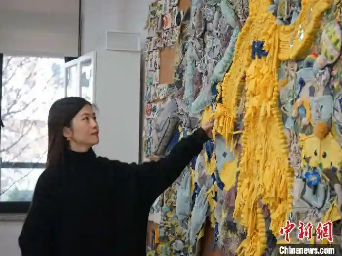 西安大学生参与“旧物焕新”活动：“少一些垃圾 多一些创意”